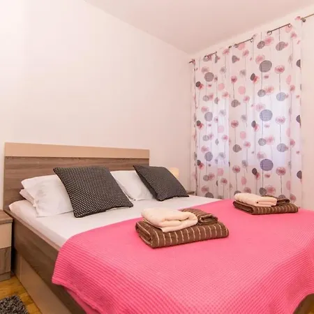 In Okrug Gornji With Terrace, Air Conditioning, Wifi, Washing Machine 5157-1 아파트 트로기르
