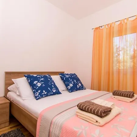 아파트 In Okrug Gornji With Terrace, Air Conditioning, Wifi, Washing Machine 5157-1 트로기르