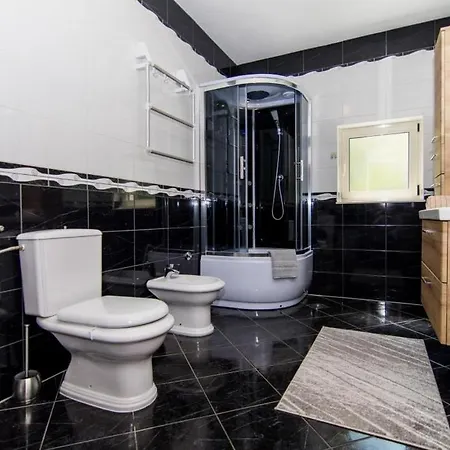 In Okrug Gornji With Terrace, Air Conditioning, Wifi, Washing Machine 5157-1 아파트